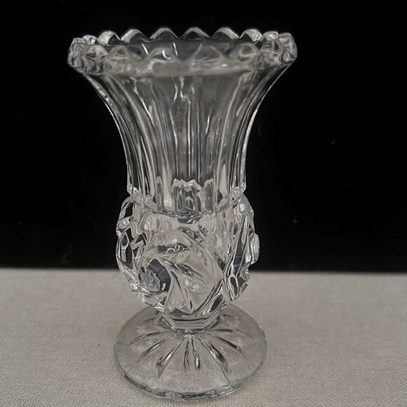 Crystal Clear Industries Pinwheel 4" Bud vase - Picture 3 of 7